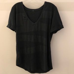 lululemon athletica Tops - Lululemon black stripe SS top, sz 8, 68453 lululemon athletica Tops - Lululemon black stripe SS top, sz 8, 68453